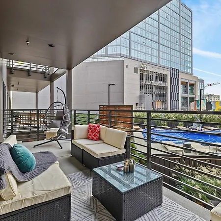 Apartment Walk To Broadway- Pool & Cabanas-luxury Nashville