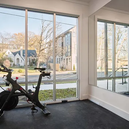 Dreamy With Fireplace, Rooftop, Gym, Parking, Sleeps 5 With King Bed, Sleeper Sofa, Hidden Bunk, Shared Rooftop And Gym, Free Dedicated Parking, Minutes To Broadway, Five Points & Grand Ole Opry, 24 Hr Hospitality * Nashville