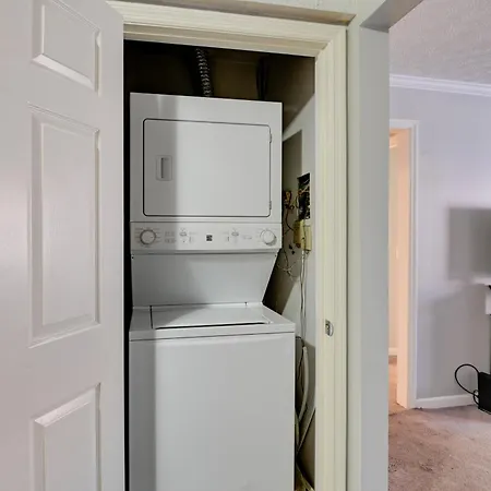 1 Mi To Dtwn: Pet-friendly In *
