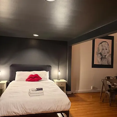 The Lofts At 107 Aparthotel