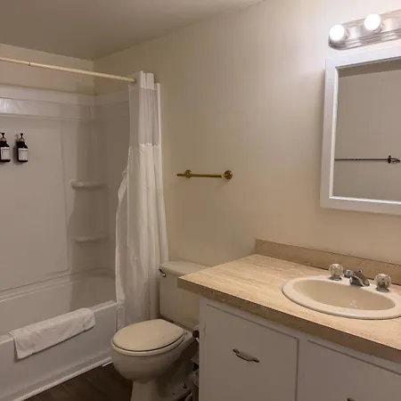 The Lofts At 107 Aparthotel 3*