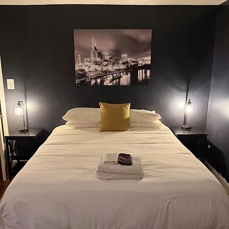The Lofts At 107 Aparthotel