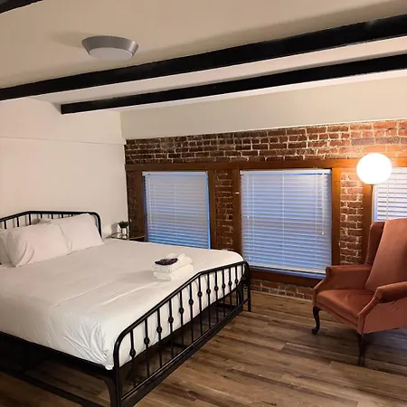 The Lofts At 107 3*