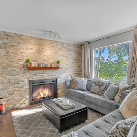 2br2bthsleep 6, Walk To Broadway! Pool Apartment