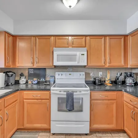 2br2bthsleep 6, Walk To Broadway! Pool Apartment *