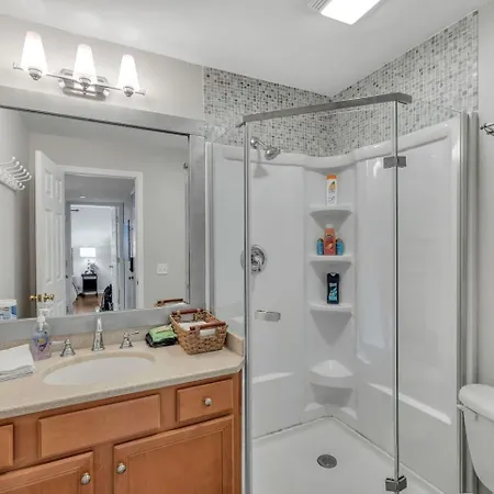 Apartment 2br2bthsleep 6, Walk To Broadway! Pool *