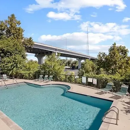2br2bthsleep 6, Walk To Broadway! Pool Apartment Nashville