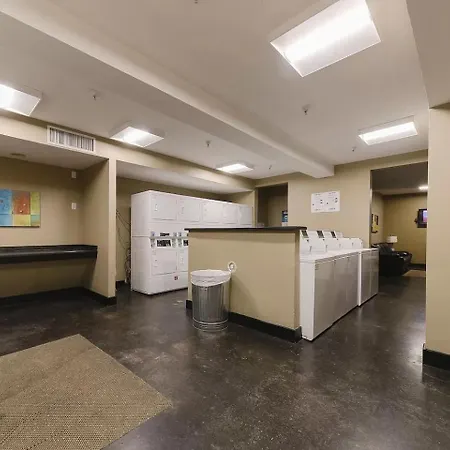 2br2bthsleep 6, Walk To Broadway! Pool Apartment