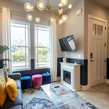 Heights Townhome With Free Parking & 3 Baths Nashville