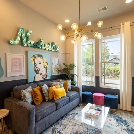 Heights Townhome With Free Parking & 3 Baths * Nashville