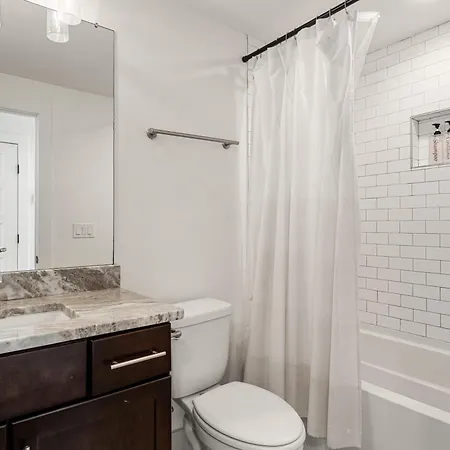 Holiday home Rooftop Golf Grill And Firepit With Downtown Views Only 8min To Broadway