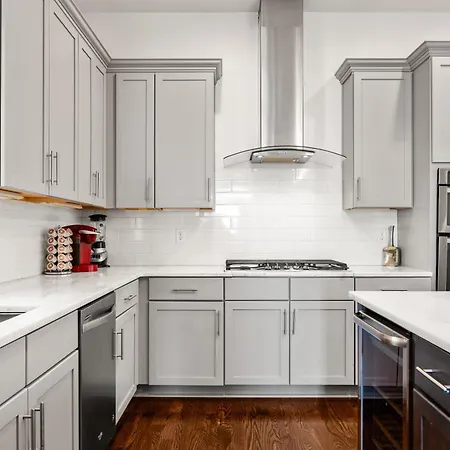 Downtown Views With Rooftop Golf Grill And Firepit Only 8min To Broadway * Nashville