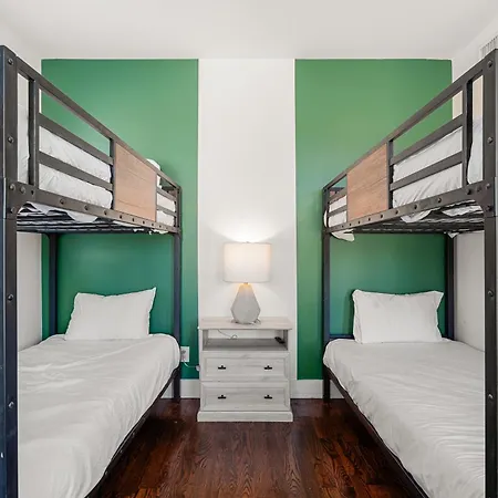 Holiday home Rooftop Golf Grill And Firepit With Downtown Views Only 8min To Broadway Nashville