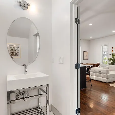 Rooftop Golf Grill And Firepit With Downtown Views Only 8min To Broadway Holiday home