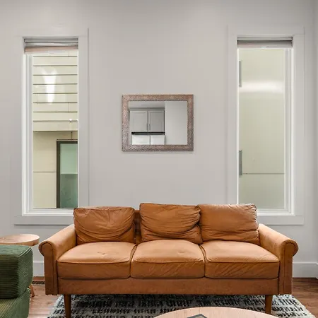 Holiday home Downtown Views With Rooftop Golf Grill And Firepit Only 8min To Broadway *