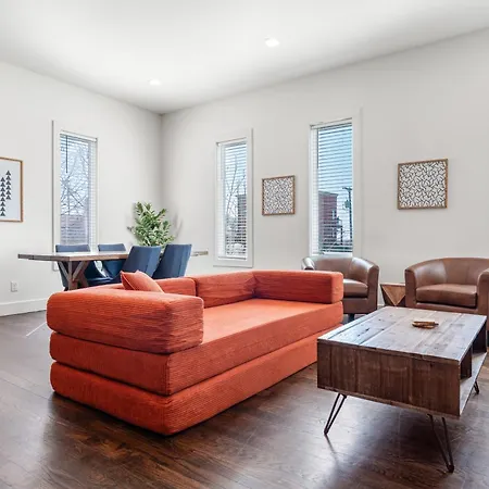 Holiday home 8min To Downtown With Rooftop Golf Grill And Firepit