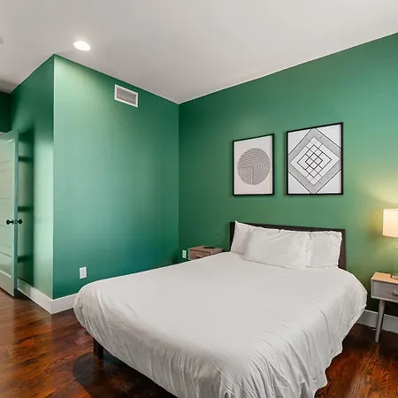 Rooftop Golf Grill And Firepit With Downtown Views Only 8min To Broadway Holiday home *