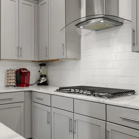 Holiday home Downtown Views With Rooftop Golf Grill And Firepit Only 8min To Broadway *