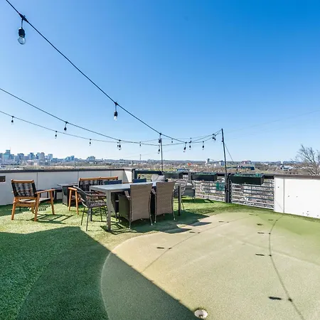 8min To Downtown With Rooftop Golf Grill And Firepit Holiday home