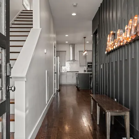 Holiday home Downtown Views With Rooftop Golf Grill And Firepit Only 8min To Broadway