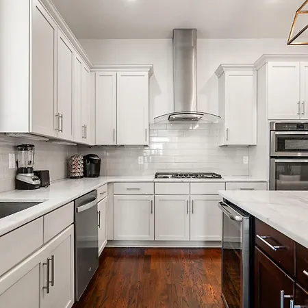 Holiday home Rooftop Golf Grill And Firepit With Downtown Views Only 8min To Broadway Nashville