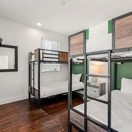 Holiday home Rooftop Golf Grill And Firepit With Downtown Views Only 8min To Broadway Nashville