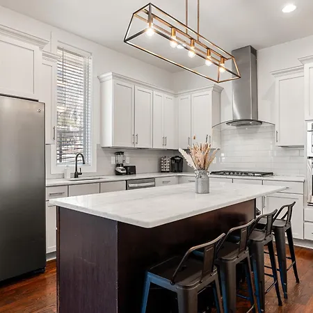 Holiday home Rooftop Golf Grill And Firepit With Downtown Views Only 8min To Broadway Nashville