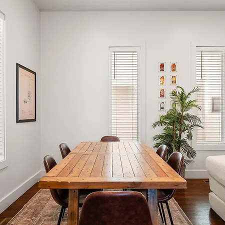 Holiday home Rooftop Golf Grill And Firepit With Downtown Views Only 8min To Broadway