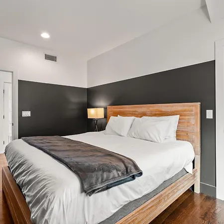Holiday home Downtown Views With Rooftop Golf Grill And Firepit Only 8min To Broadway Nashville