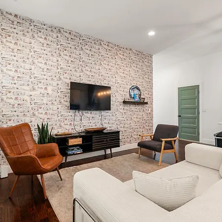 Rooftop Golf Grill And Firepit With Downtown Views Only 8min To Broadway Holiday home