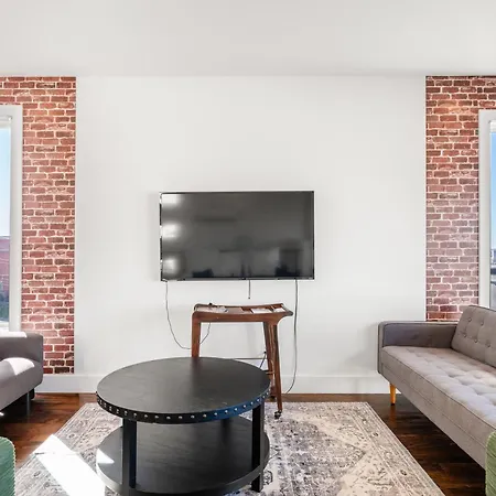 Holiday home 8min To Downtown With Rooftop Golf Grill And Firepit *