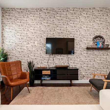 Holiday home Rooftop Golf Grill And Firepit With Downtown Views Only 8min To Broadway Nashville