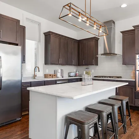 Holiday home 8min To Downtown With Rooftop Golf Grill And Firepit Nashville