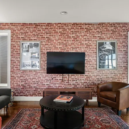 Downtown Views With Rooftop Golf Grill And Firepit Only 8min To Broadway Holiday home *