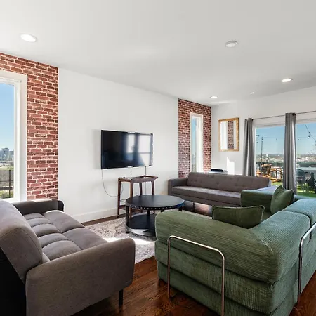 Holiday home 8min To Downtown With Rooftop Golf Grill And Firepit *