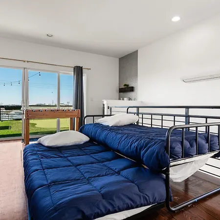 Downtown Views With Rooftop Golf Grill And Firepit Only 8min To Broadway Holiday home *