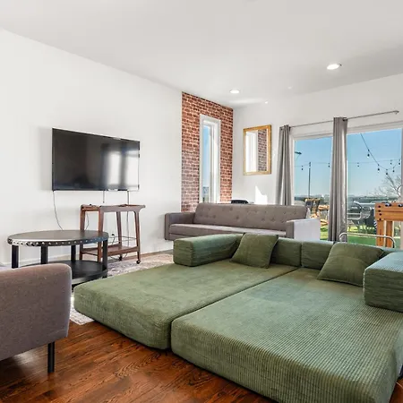 8min To Downtown With Rooftop Golf Grill And Firepit Holiday home Nashville