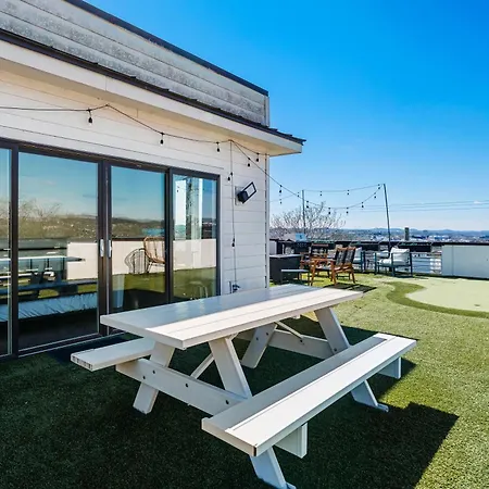 Rooftop Golf Grill And Firepit With Downtown Views Only 8min To Broadway Holiday home *