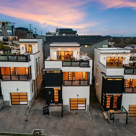 Holiday home Downtown Views With Rooftop Golf Grill And Firepit Only 8min To Broadway