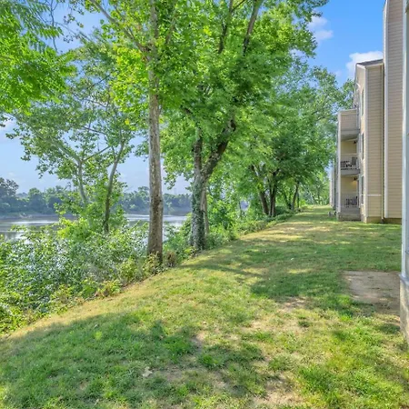Apartment Walk To Broadway! 2br2bath Condo, Sleeps 6, Pool