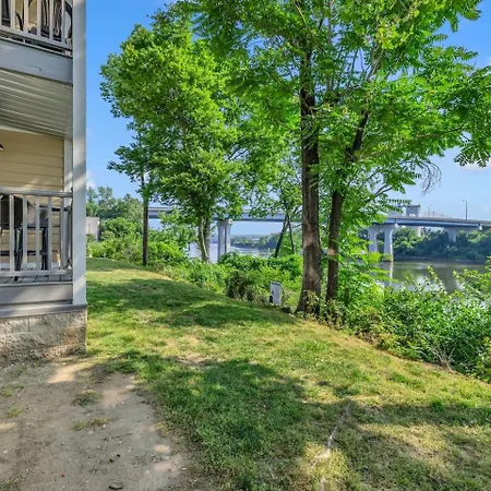Apartment Walk To Broadway! 2br2bath Condo, Sleeps 6, Pool Nashville