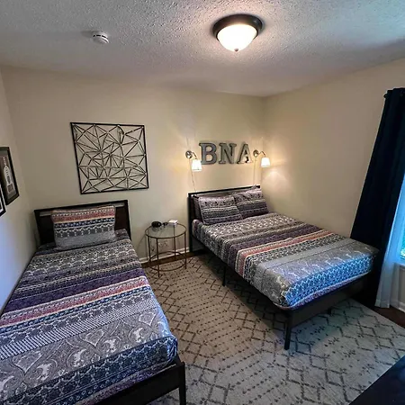 3 Bedroom Only 3 Miles From Downtown Holiday home *