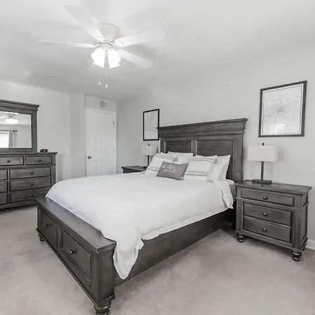 Cozy Retreat 10 Min To Broadway Holiday home