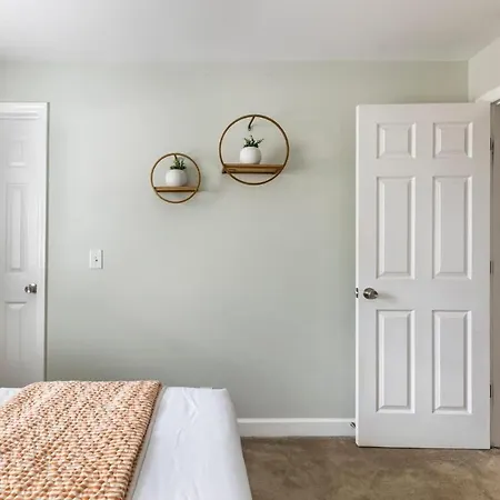 Cozy Retreat 10 Min To Broadway *