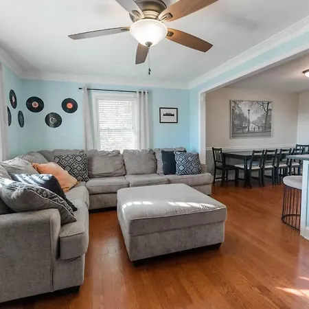 Cozy Retreat 10 Min To Broadway