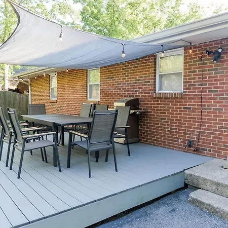 Cozy Retreat 10 Min To Broadway Holiday home