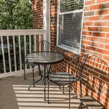 Holiday home Cozy Retreat 10 Min To Broadway