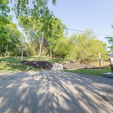 Cozy Retreat 10 Min To Broadway Holiday home *