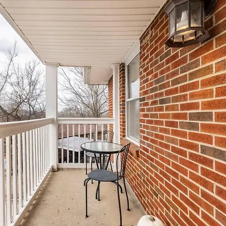 Holiday home Cozy Retreat 10 Min To Broadway *