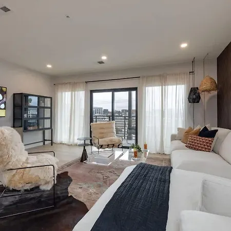 Hyve - Mahogany - Walk To Broadway Holiday home *